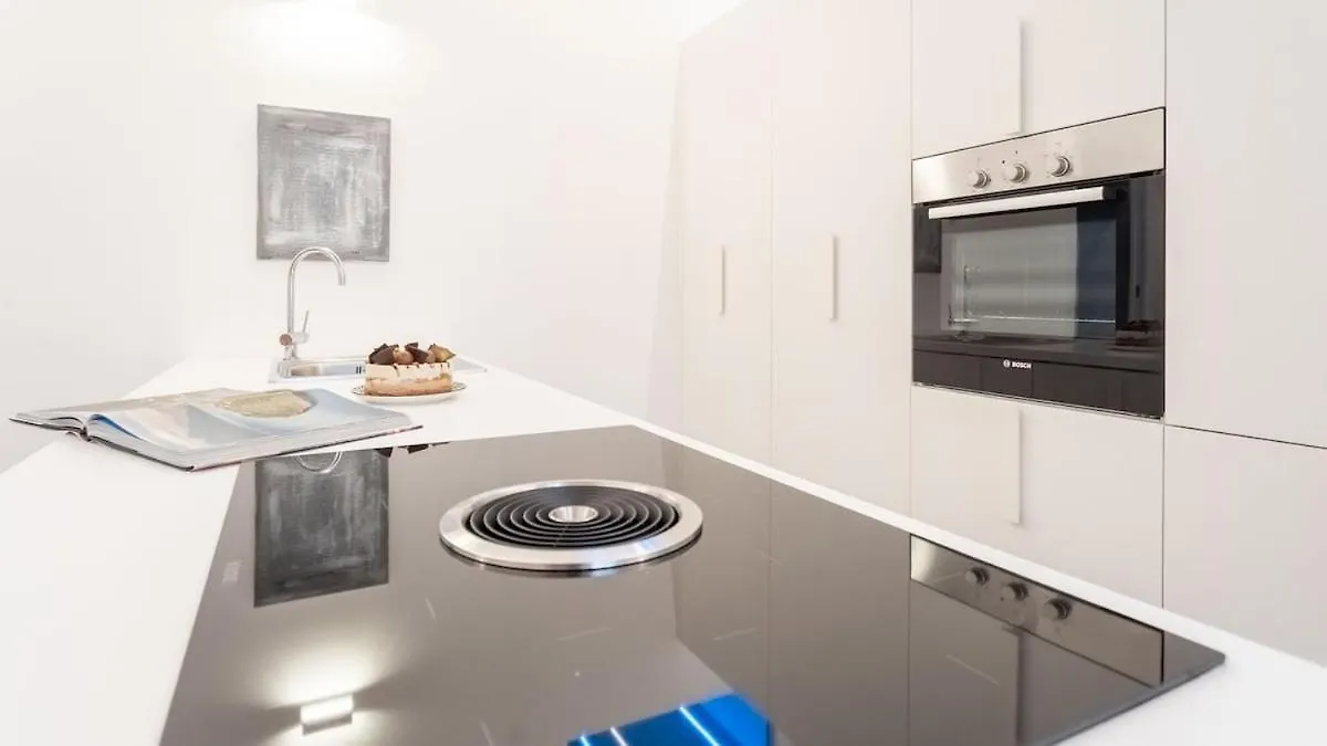 Tommy'S Place - Como City Center Apartment